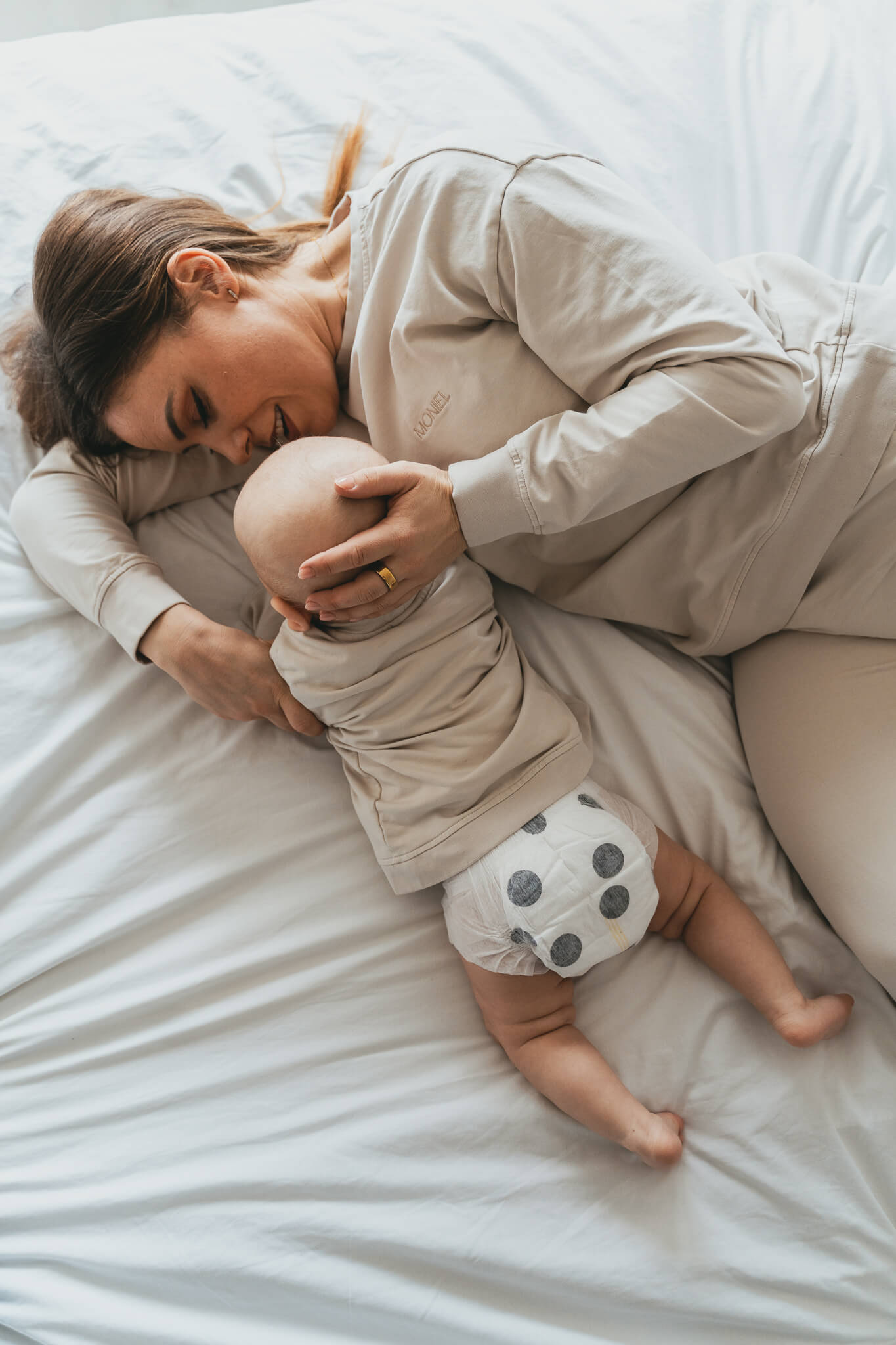 DELUXE VELVET Puntíky