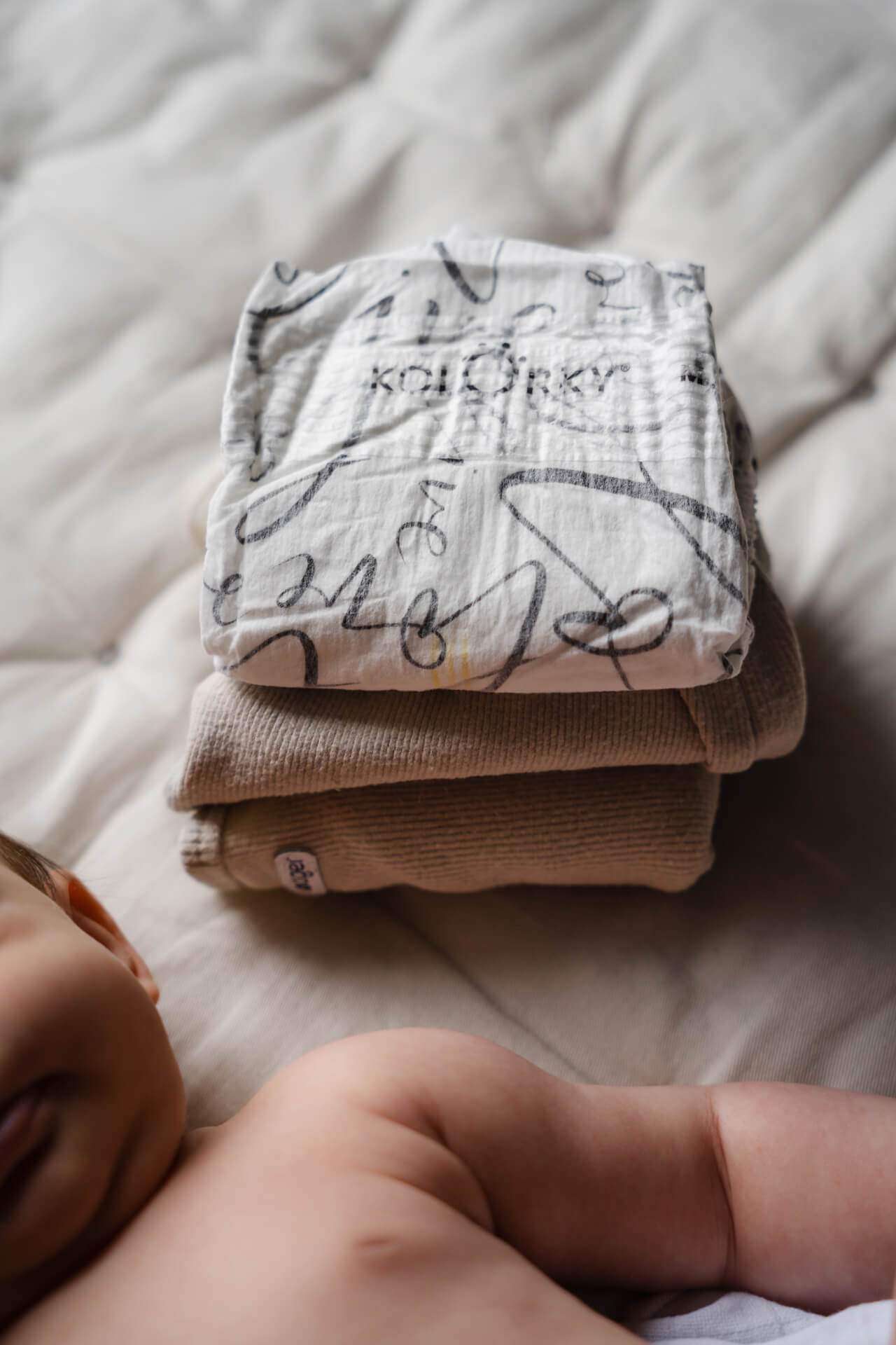 DELUXE VELVET Love Live Laugh